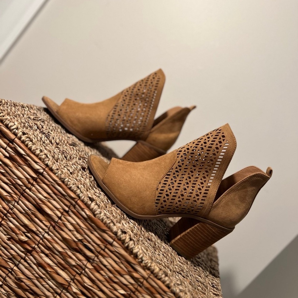 New Steve Madden Peep Toe Booties size 9